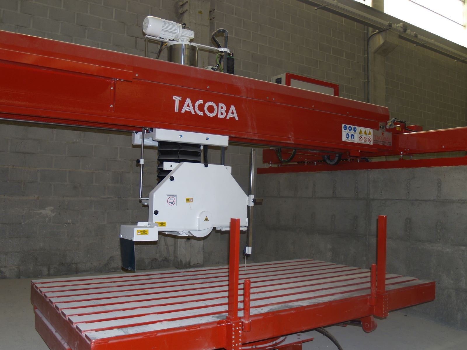 Máquina cortadora P350/600 MB